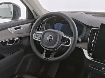 VOLVO XC90 T8 AWD Ultra Dark 7-Sitz 4C B&W Massage HUD