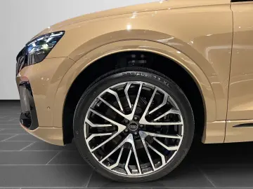 Audi SQ8 SUV TFSI 373 kW tiptronic
