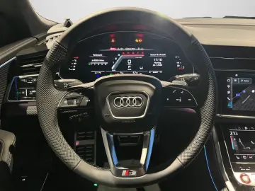 Audi SQ8 SUV TFSI 373 kW tiptronic