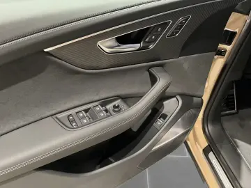 Audi SQ8 SUV TFSI 373 kW tiptronic