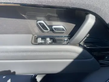 LAND ROVER RANGE ROVER SPORT P510e Autobiography Massage