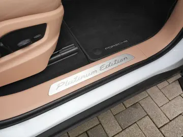 PORSCHE E-Hybrid CoupéPLATINUM-INNO-PANO-HUD-LEDER BEIGE