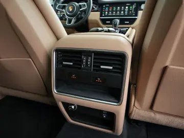 PORSCHE E-Hybrid CoupéPLATINUM-INNO-PANO-HUD-LEDER BEIGE