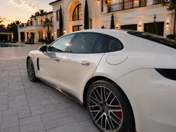 PORSCHE Panamera Turbo E-Hybrid - Voll Kreide Alcantara