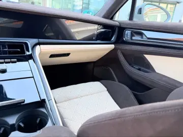 PORSCHE Panamera Turbo E-Hybrid - Voll Kreide Alcantara