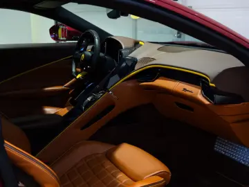FERRARI Roma