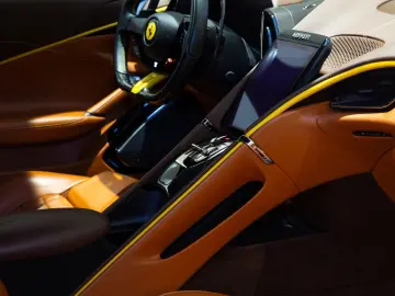 FERRARI Roma