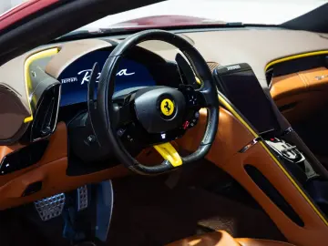 FERRARI Roma