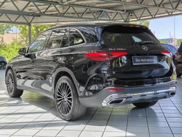 MERCEDES-BENZ GLC 300d 4M AMG-Line DISTRONIC DIGITAL…