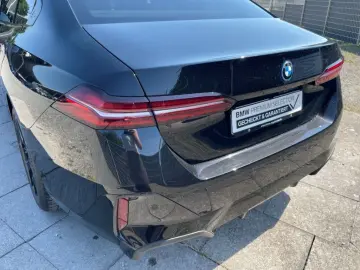 BMW 550 e xDrive M Sport Glasdach Komforts.Driv.Pro.