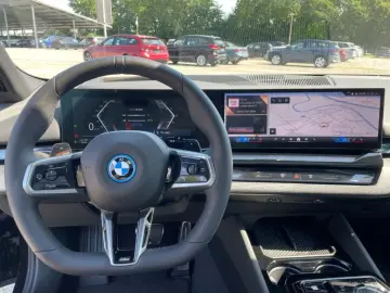 BMW 550 e xDrive M Sport Glasdach Komforts.Driv.Pro.
