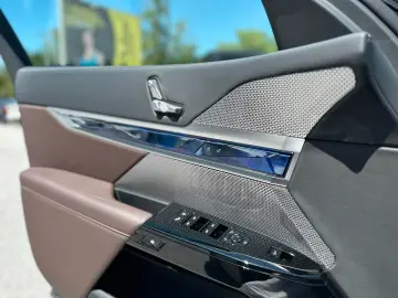BMW 750 E xDrive   PANO   CAMERA 360   HUD   TV