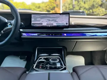 BMW 750 E xDrive   PANO   CAMERA 360   HUD   TV