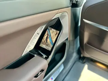 BMW 750 E xDrive   PANO   CAMERA 360   HUD   TV