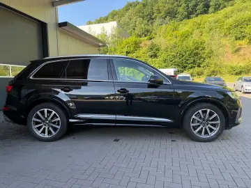 AUDI Q7 50 TDI quattro S line