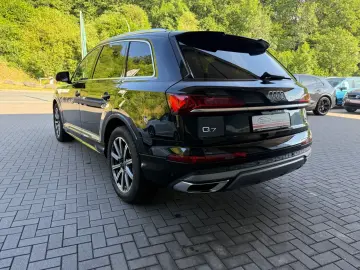 AUDI Q7 50 TDI quattro S line