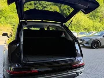 AUDI Q7 50 TDI quattro S line