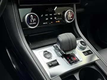 JAGUAR F-Pace P400 AWD Pano HuD Massage Matrix Standhzg