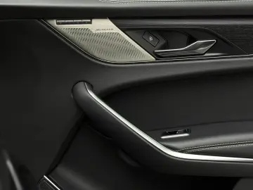 JAGUAR F-Pace P400 AWD Pano HuD Massage Matrix Standhzg