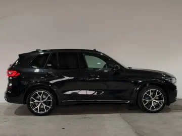BMW X5 xDrive30d M-SPORT PANO LASER M-SITZE HuD 360