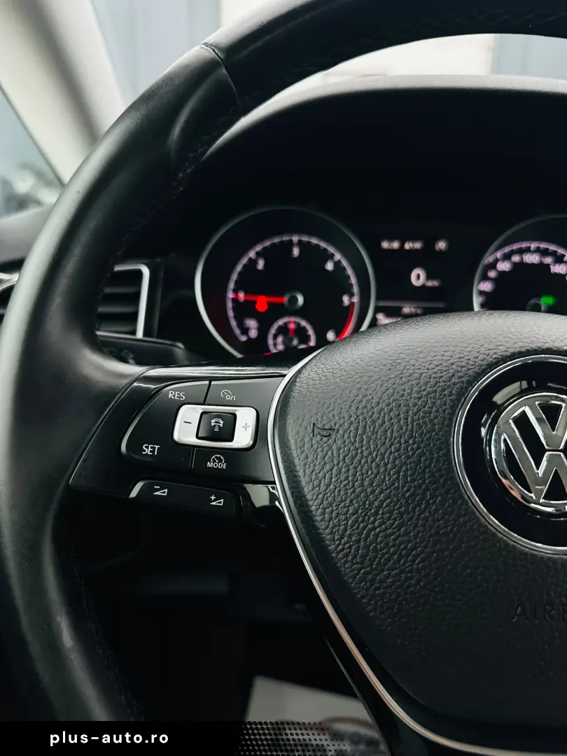 VOLKSWAGEN GOLF-SPORTSVAN 2015 1.6D E6 Garantie 12 Luni Rate