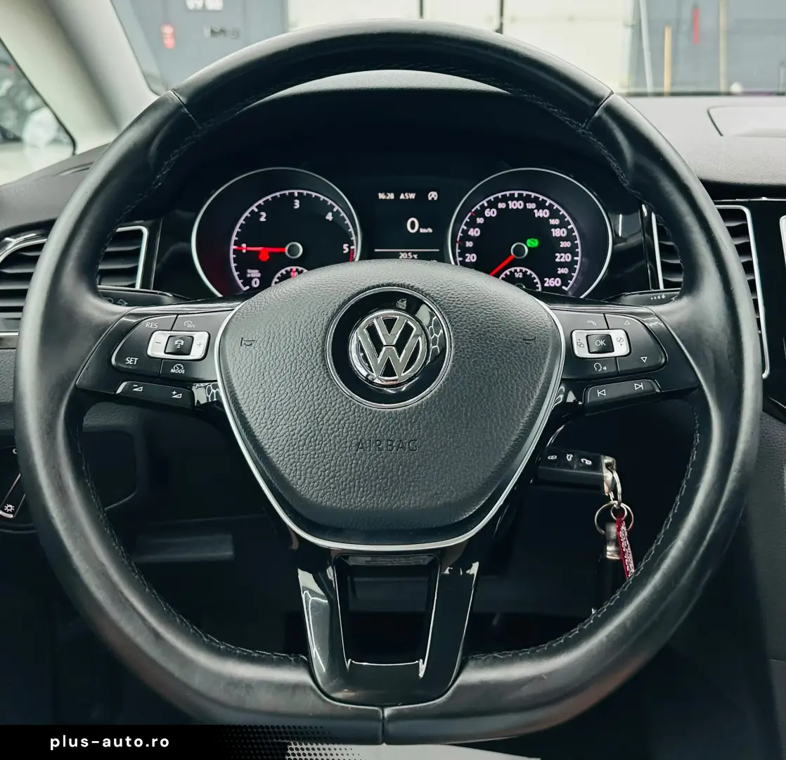 VOLKSWAGEN GOLF-SPORTSVAN 2015 1.6D E6 Garantie 12 Luni Rate