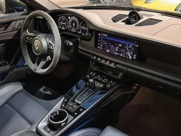 PORSCHE 911 Carrera GTS Cabriolet
