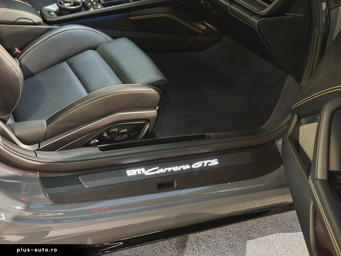 PORSCHE 911 Carrera GTS Cabriolet