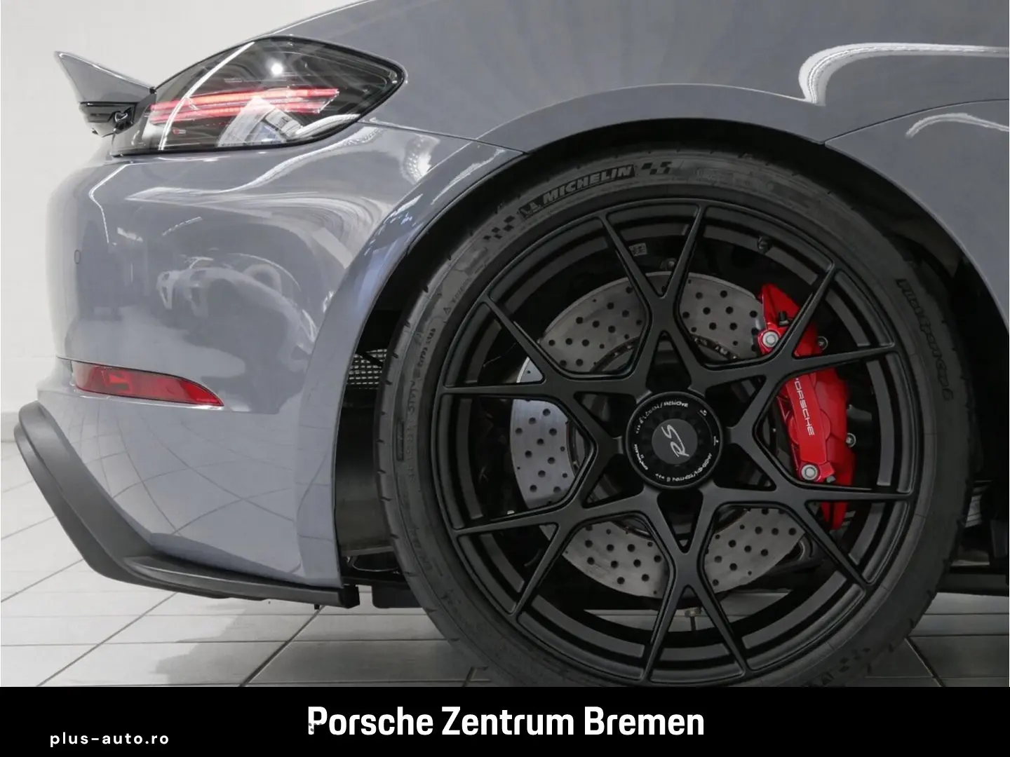 PORSCHE 718 Spyder RS Lift