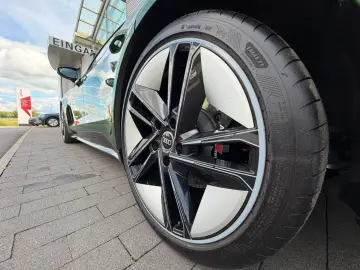 AUDI RS e-tron GT WINTERRÄDER MASSAGE SONDERLACKIERUN