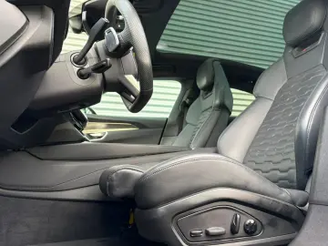 AUDI RS e-tron GT WINTERRÄDER MASSAGE SONDERLACKIERUN