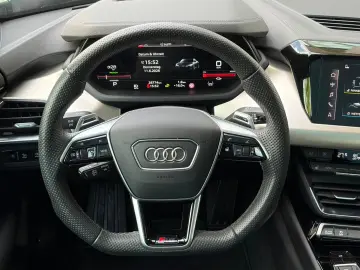 AUDI RS e-tron GT WINTERRÄDER MASSAGE SONDERLACKIERUN
