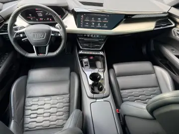 AUDI RS e-tron GT WINTERRÄDER MASSAGE SONDERLACKIERUN