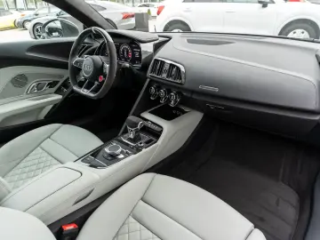 AUDI R8 Coupe V10 performance quattro KERAMIK B&O RFK
