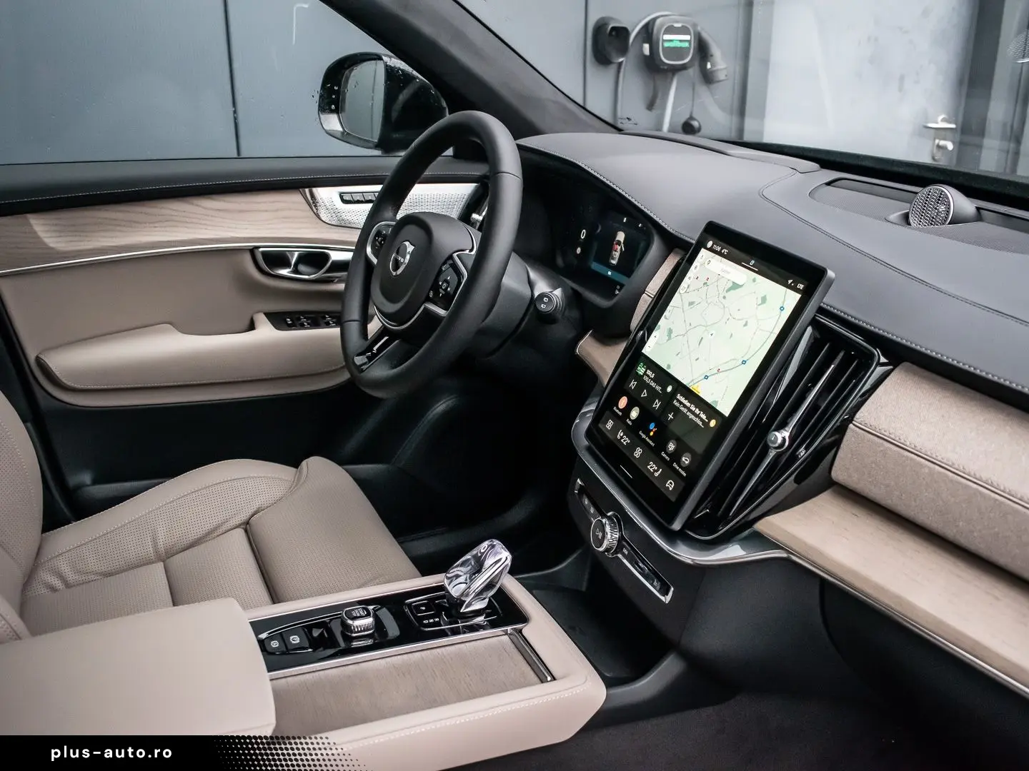 VOLVO XC90 T8 Plug-In Hybrid AWD Ultra Dark 7-Sitzer M