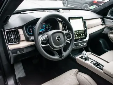 VOLVO XC90 T8 Plug-In Hybrid AWD Ultra Dark 7-Sitzer M