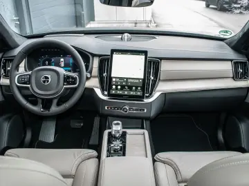 VOLVO XC90 T8 Plug-In Hybrid AWD Ultra Dark 7-Sitzer M