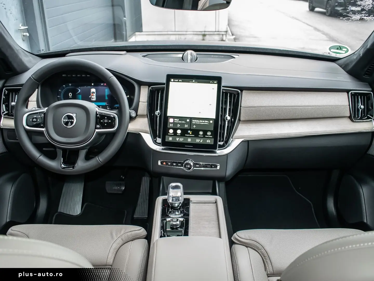 VOLVO XC90 T8 Plug-In Hybrid AWD Ultra Dark 7-Sitzer M