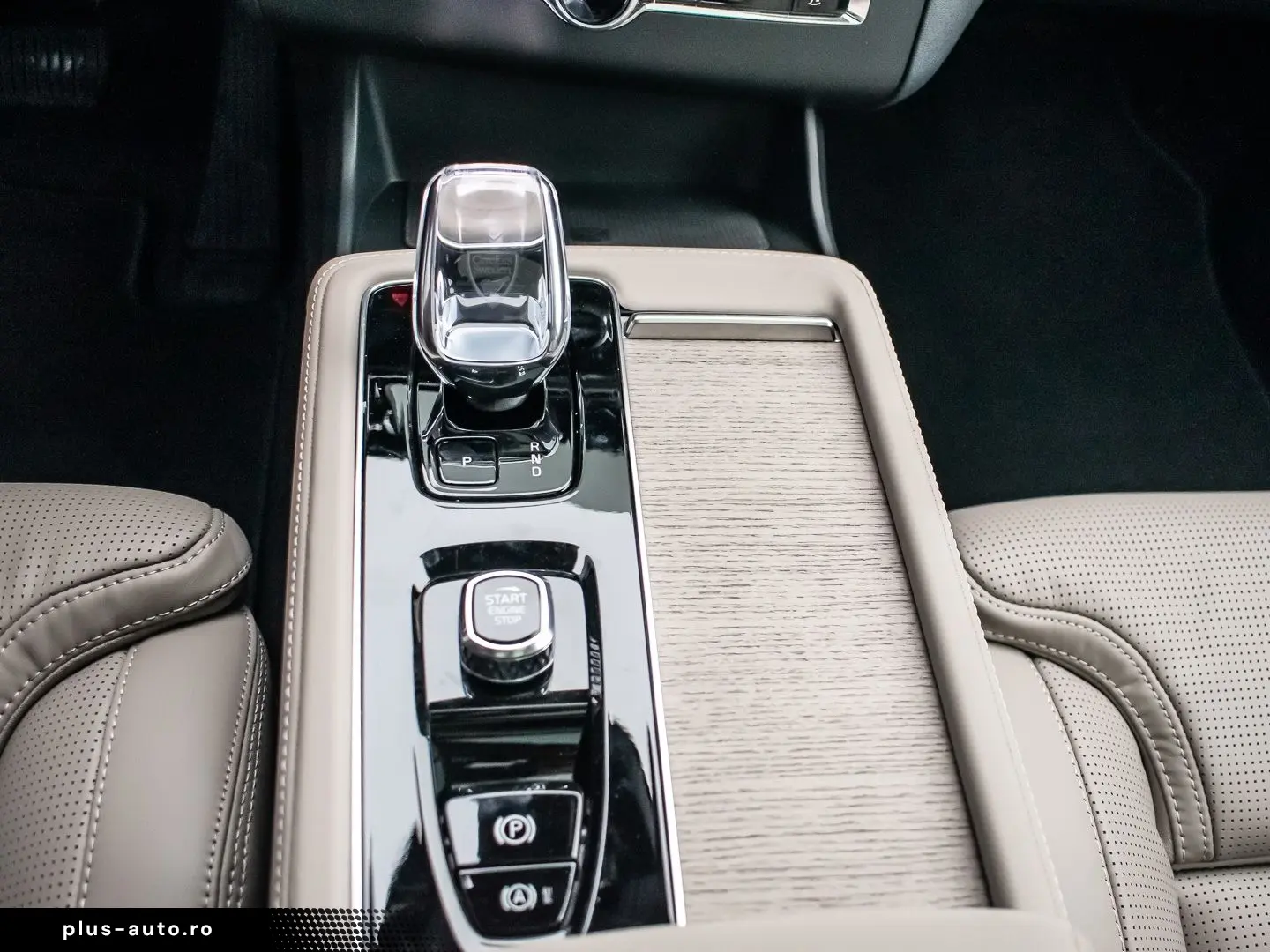 VOLVO XC90 T8 Plug-In Hybrid AWD Ultra Dark 7-Sitzer M