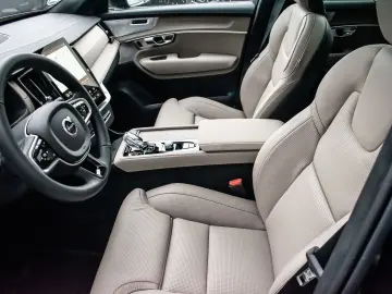 VOLVO XC90 T8 Plug-In Hybrid AWD Ultra Dark 7-Sitzer M