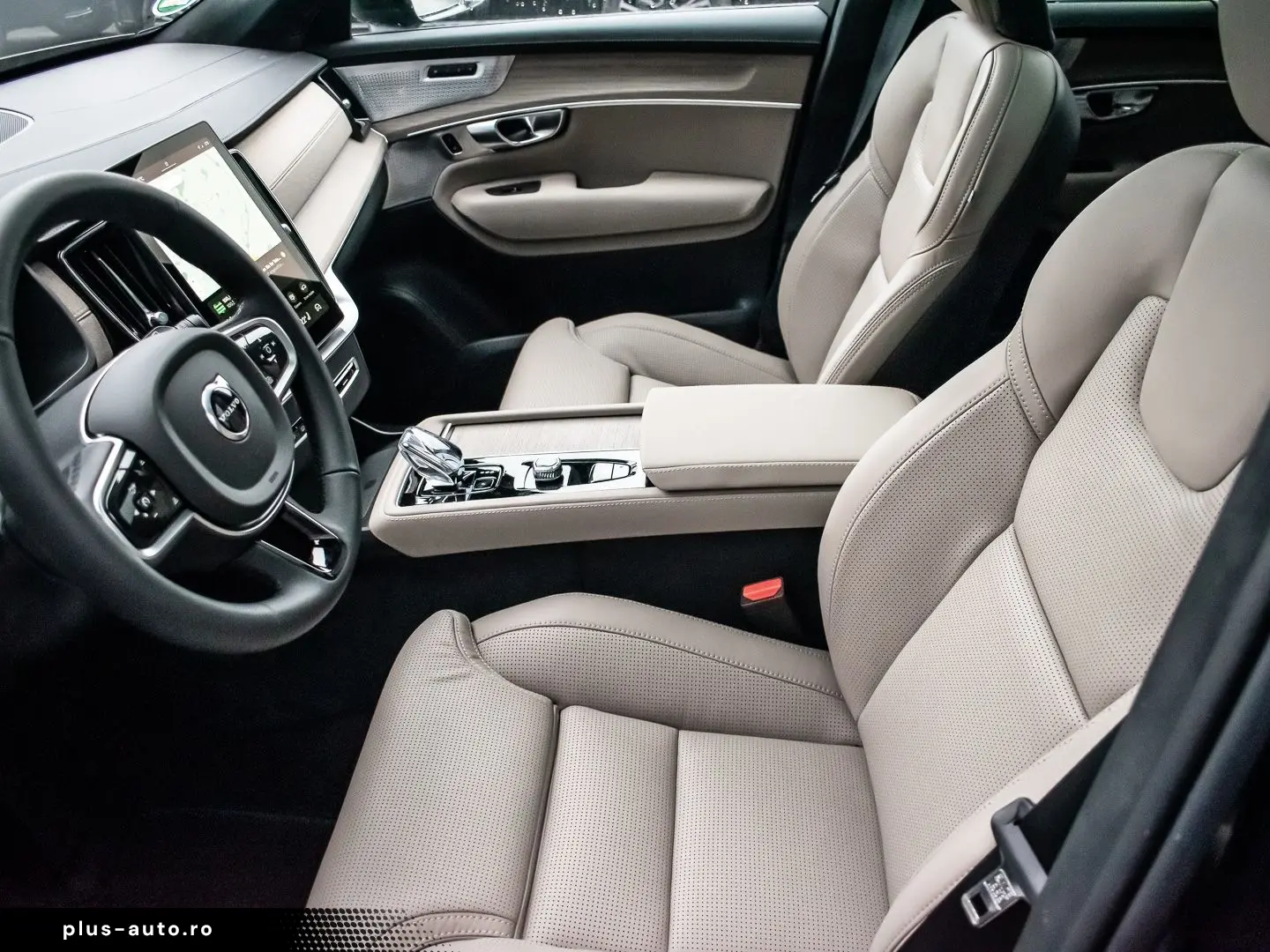 VOLVO XC90 T8 Plug-In Hybrid AWD Ultra Dark 7-Sitzer M