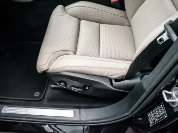 VOLVO XC90 T8 Plug-In Hybrid AWD Ultra Dark 7-Sitzer M