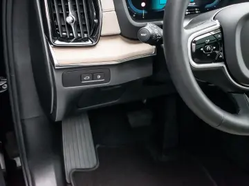 VOLVO XC90 T8 Plug-In Hybrid AWD Ultra Dark 7-Sitzer M