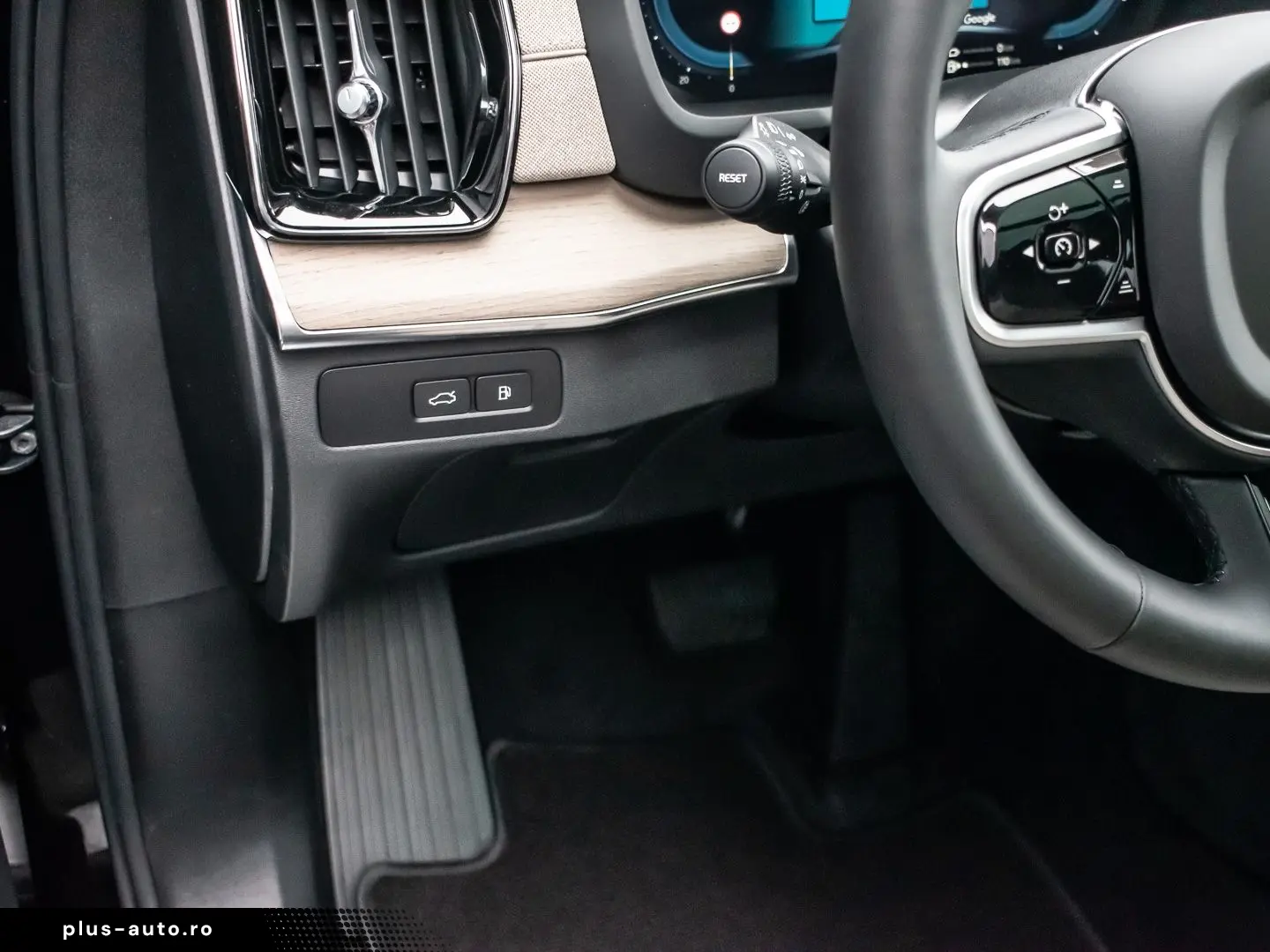 VOLVO XC90 T8 Plug-In Hybrid AWD Ultra Dark 7-Sitzer M
