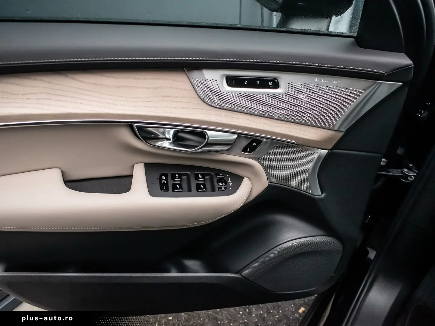 VOLVO XC90 T8 Plug-In Hybrid AWD Ultra Dark 7-Sitzer M