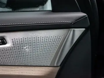 VOLVO XC90 T8 Plug-In Hybrid AWD Ultra Dark 7-Sitzer M