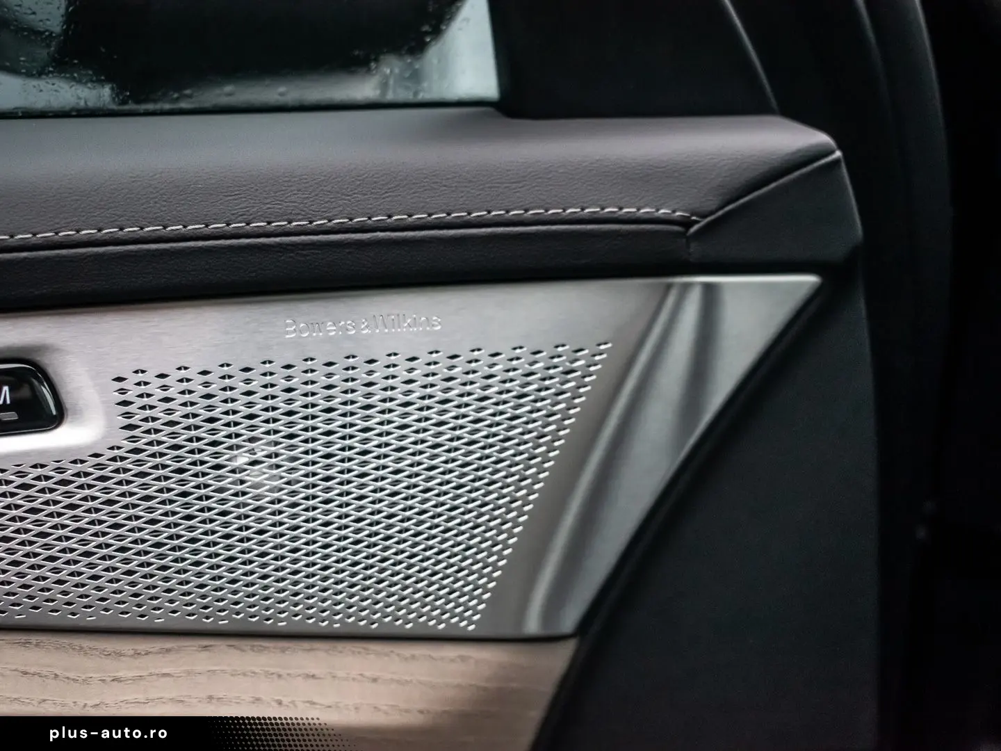 VOLVO XC90 T8 Plug-In Hybrid AWD Ultra Dark 7-Sitzer M