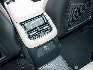 VOLVO XC90 T8 Plug-In Hybrid AWD Ultra Dark 7-Sitzer M