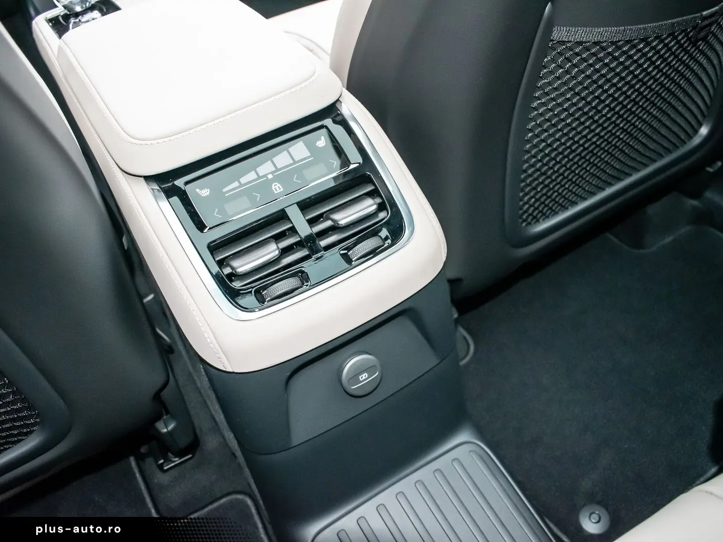 VOLVO XC90 T8 Plug-In Hybrid AWD Ultra Dark 7-Sitzer M