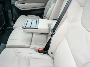 VOLVO XC90 T8 Plug-In Hybrid AWD Ultra Dark 7-Sitzer M